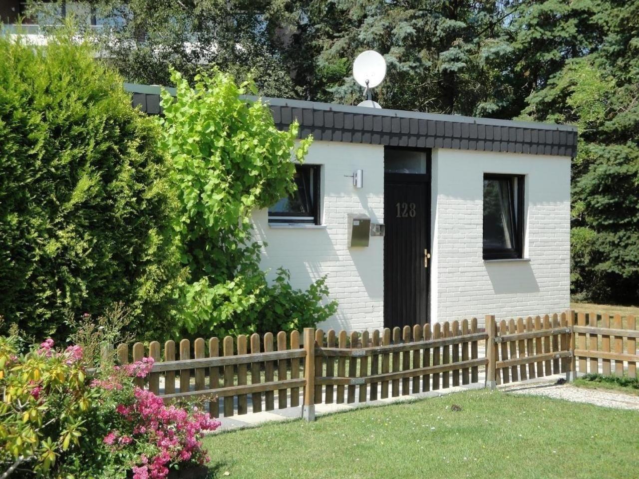 Schoenes Ferienhaus In Tossens Mit Schoenem Garten Бутьядінген Екстер'єр фото